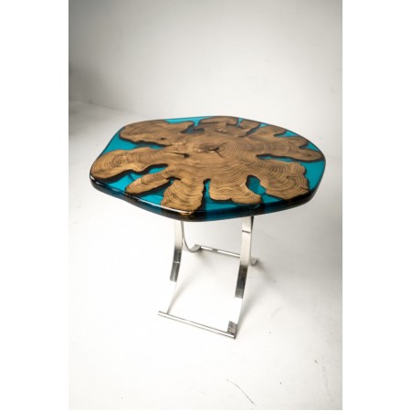 Журнальный столик из дерева и эпоксидной смолы А-22